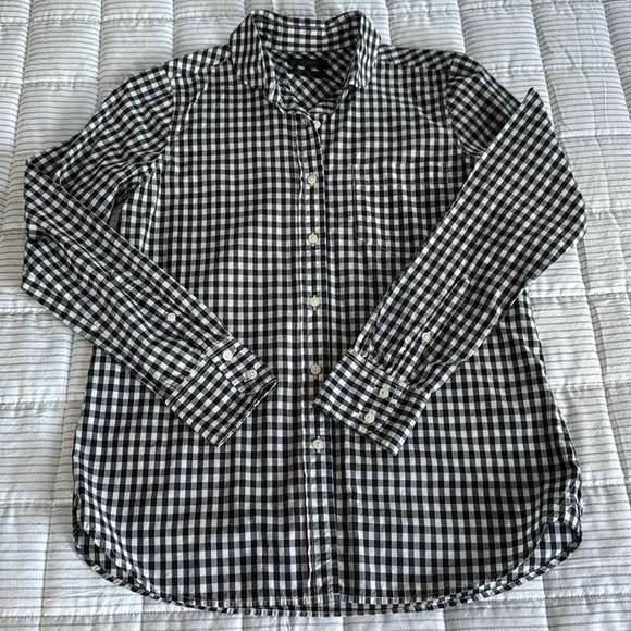 🧢J. Crew navy/white check boy shirt with round collar. Size S. - Picture 2 of 10